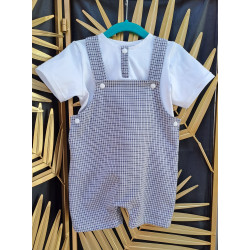 salopette avec tee-shirt