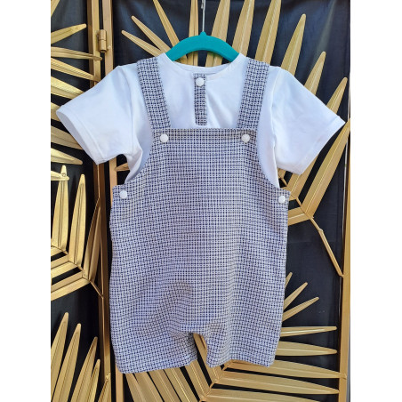 salopette avec tee-shirt