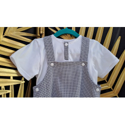salopette avec tee-shirt