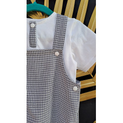 salopette avec tee-shirt